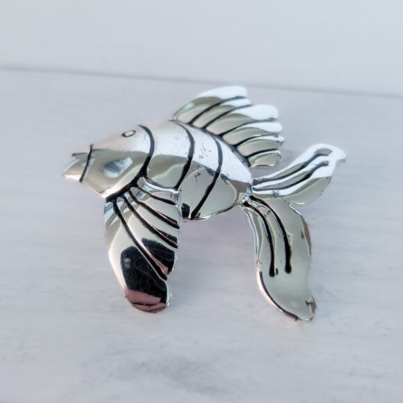 Vintage Brooch / Pendant Extra Large Silver Tone Fish Statement 2.25" x 2 & 3/8" - Picture 2 of 9